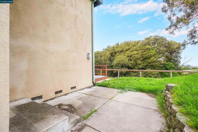 213 N Rancho Pl, El Sobrante, CA 94803