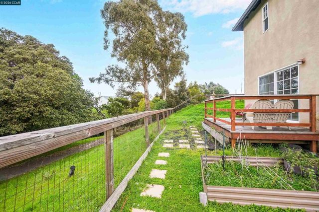 213 N Rancho Pl, El Sobrante, CA 94803