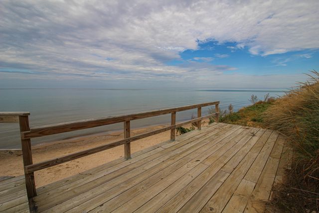 77709 18th Avenue, South Haven, MI 49090