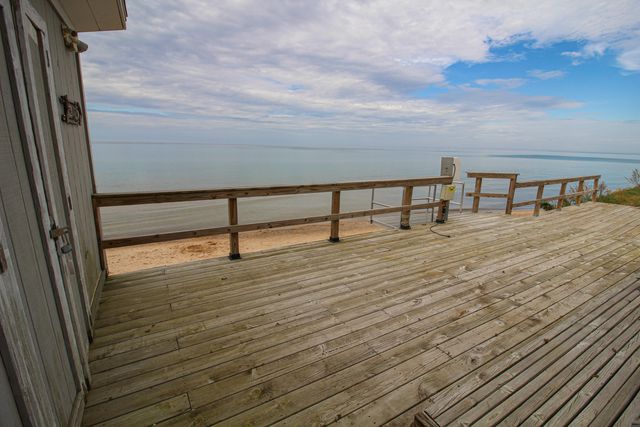 77709 18th Avenue, South Haven, MI 49090