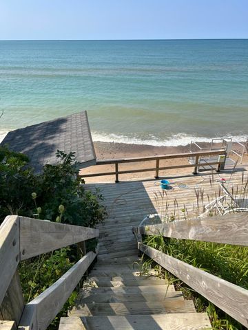 77709 18th Avenue, South Haven, MI 49090