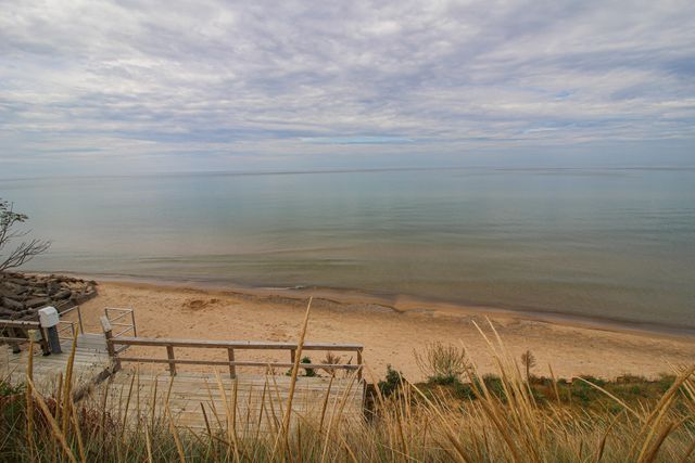 77709 18th Avenue, South Haven, MI 49090