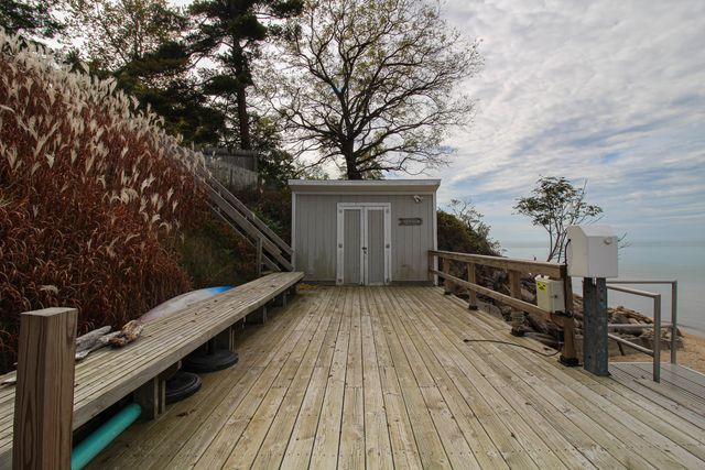 77709 18th Avenue, South Haven, MI 49090