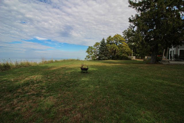 77709 18th Avenue, South Haven, MI 49090