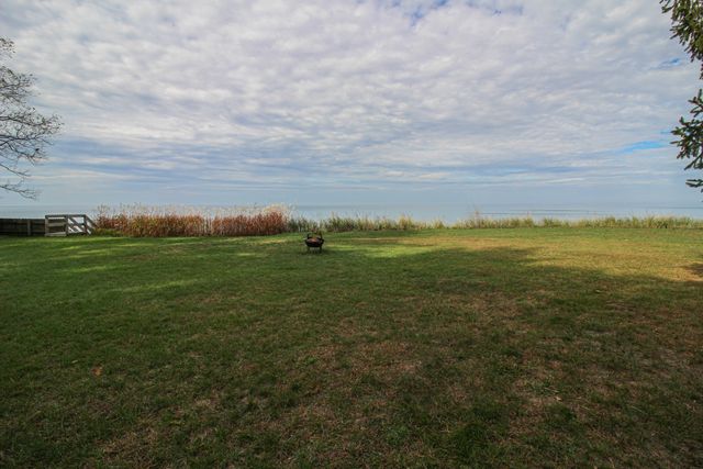 77709 18th Avenue, South Haven, MI 49090