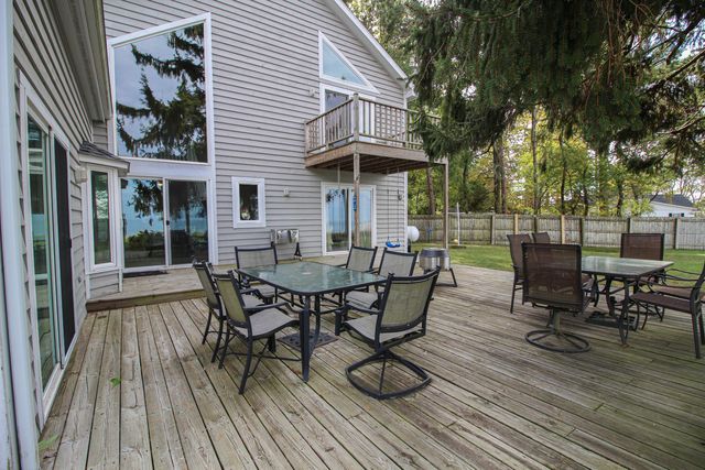 77709 18th Avenue, South Haven, MI 49090