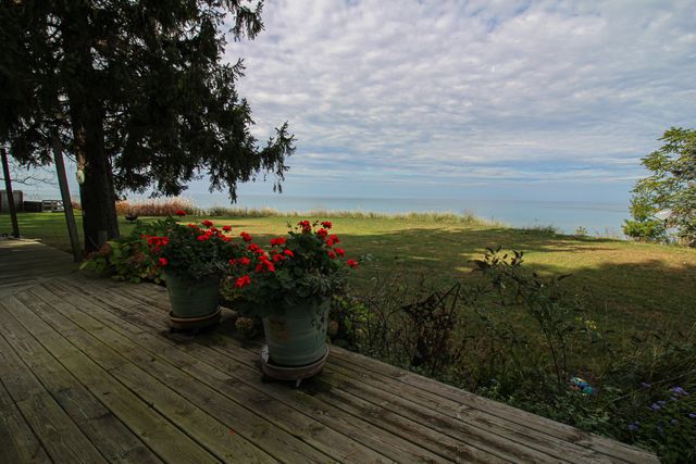 77709 18th Avenue, South Haven, MI 49090