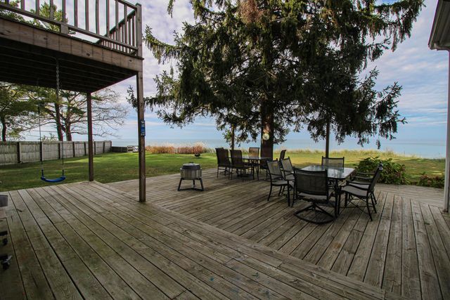 77709 18th Avenue, South Haven, MI 49090