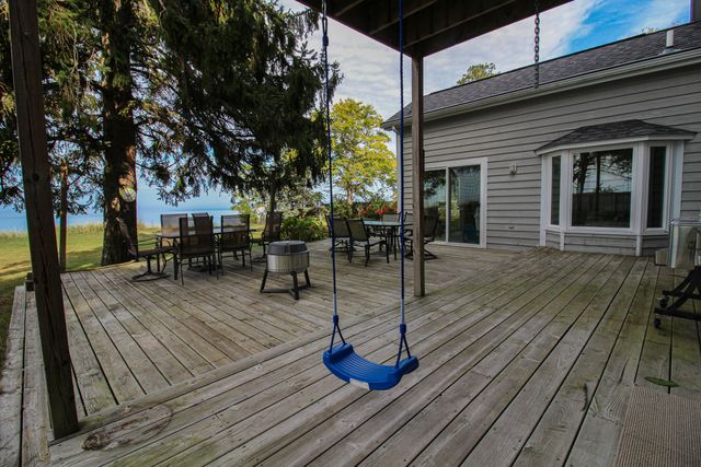 77709 18th Avenue, South Haven, MI 49090