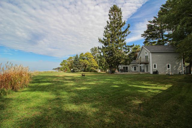 77709 18th Avenue, South Haven, MI 49090