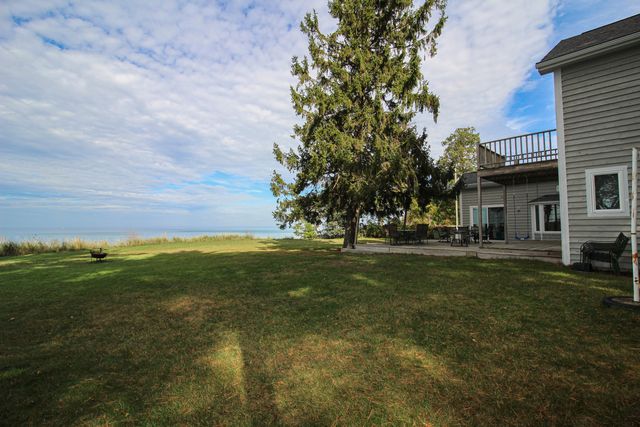 77709 18th Avenue, South Haven, MI 49090