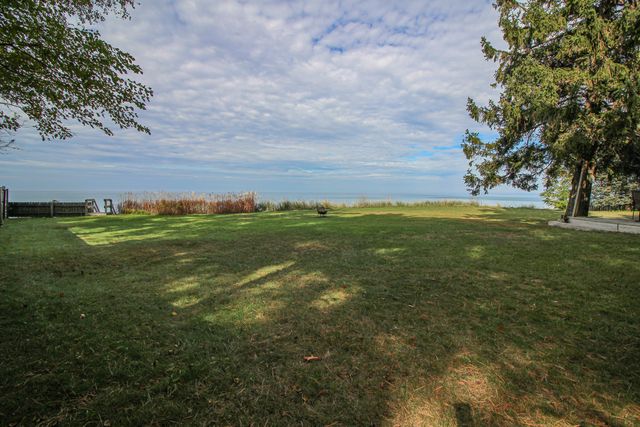 77709 18th Avenue, South Haven, MI 49090