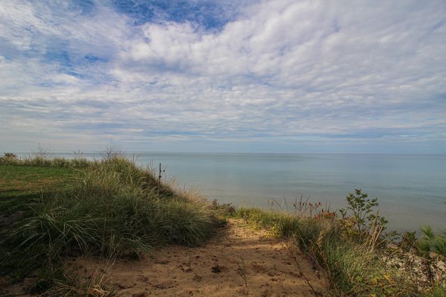 77709 18th Avenue, South Haven, MI 49090