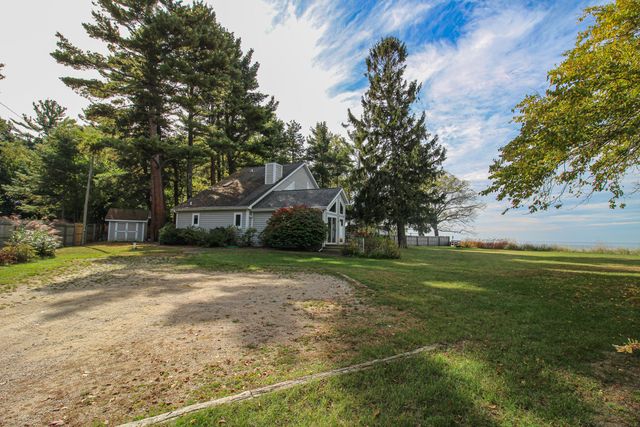 77709 18th Avenue, South Haven, MI 49090