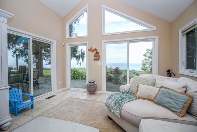 77709 18th Avenue, South Haven, MI 49090