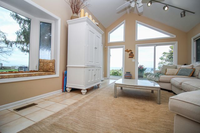 77709 18th Avenue, South Haven, MI 49090