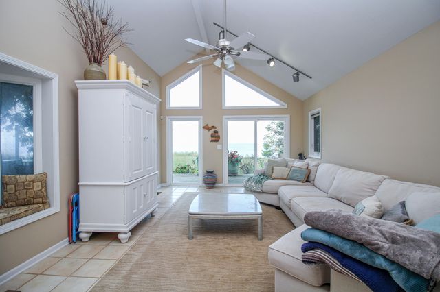 77709 18th Avenue, South Haven, MI 49090