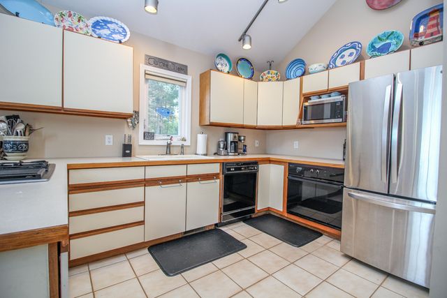 77709 18th Avenue, South Haven, MI 49090