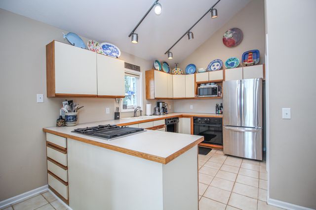 77709 18th Avenue, South Haven, MI 49090