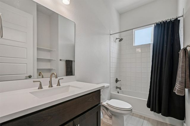 208 Great Lawn BND, Liberty Hill, TX 78642