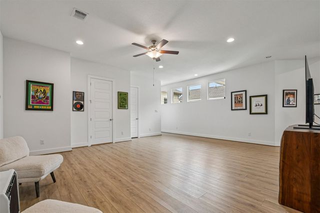 208 Great Lawn BND, Liberty Hill, TX 78642