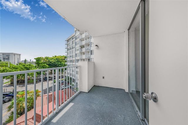 1300 NE Miami Gardens Drive 512E, Miami, FL 33179
