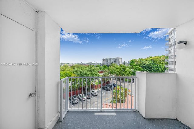 1300 NE Miami Gardens Drive 512E, Miami, FL 33179