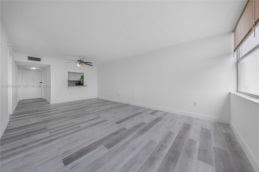 1300 NE Miami Gardens Drive 512E, Miami, FL 33179