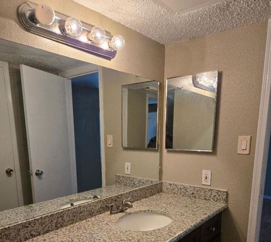 12660 Ashford Point Drive 613, Houston, TX 77082