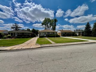 152 W 29th Place, Chicago Heights, IL 60411