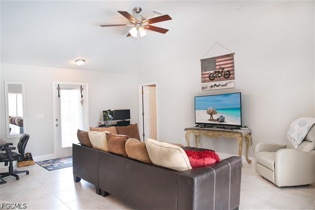 818 SW 11th AVE, Cape Coral, FL 33991