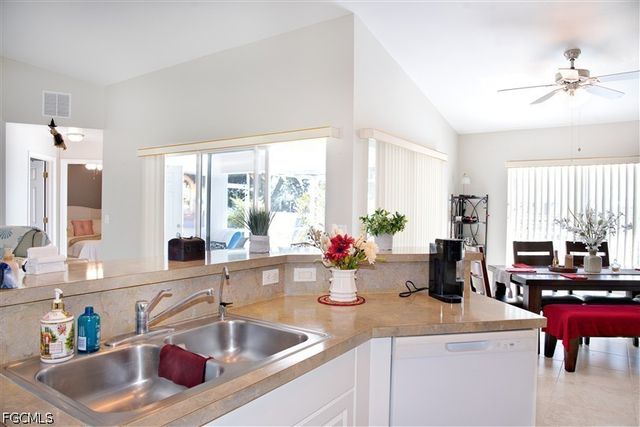 818 SW 11th AVE, Cape Coral, FL 33991