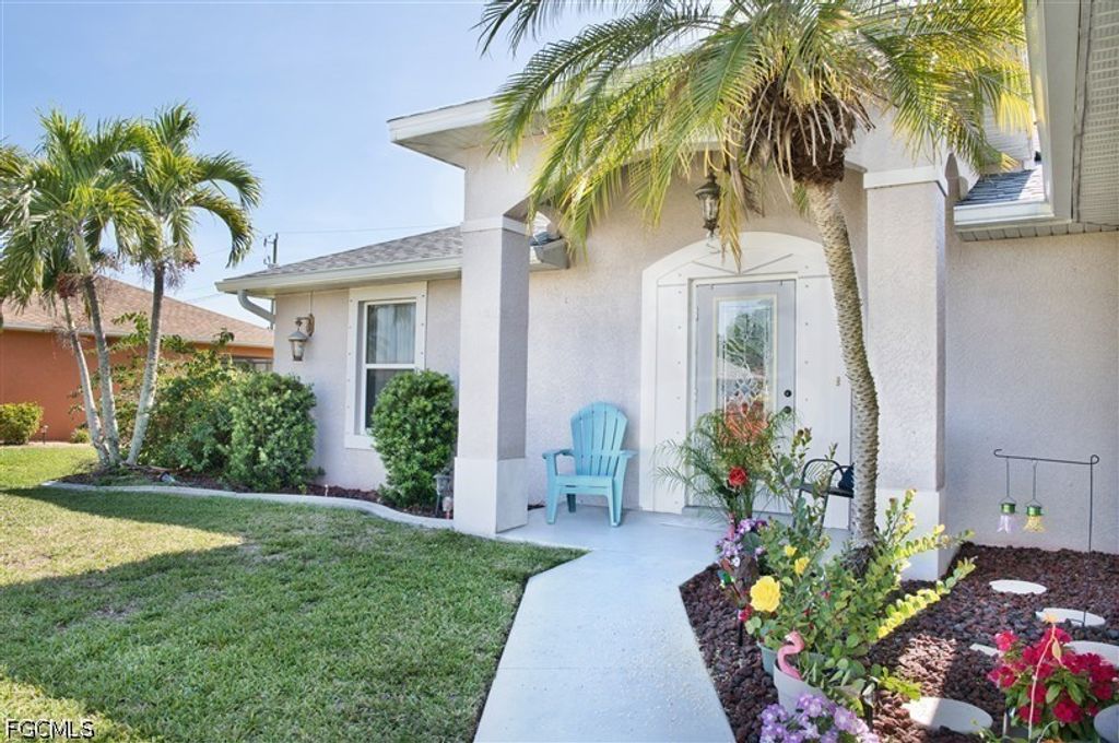 818 SW 11th AVE, Cape Coral, FL 33991