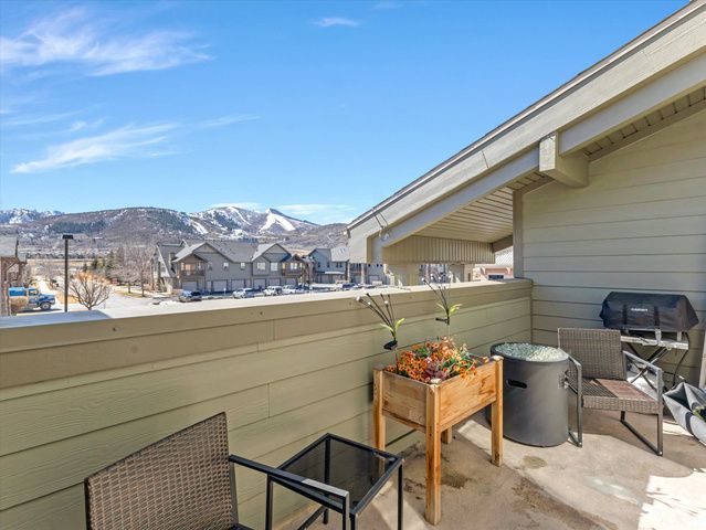 1684 W FOX HOLLOW LN #H12, Park City, UT 84098