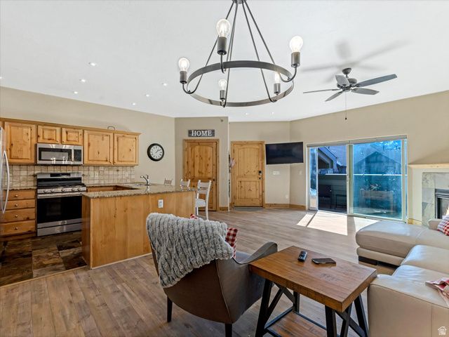1684 W FOX HOLLOW LN #H12, Park City, UT 84098