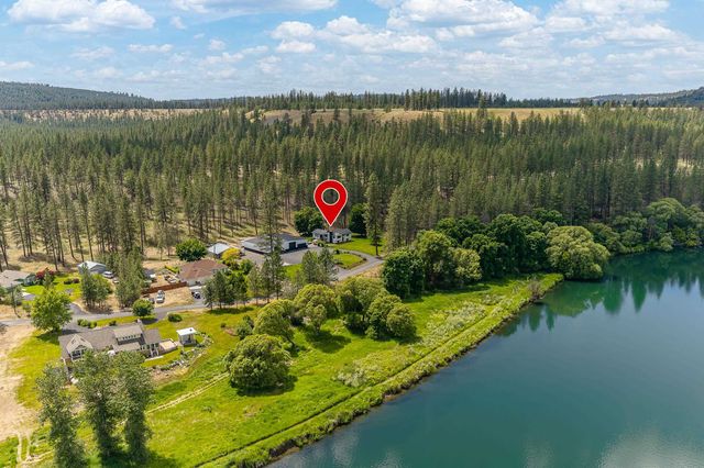 9427 N Riverside Park Dr, Nine Mile Falls, WA 99026