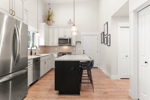 9427 N Riverside Park Dr, Nine Mile Falls, WA 99026