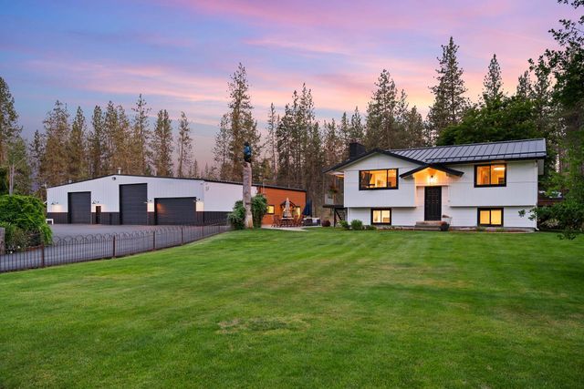 9427 N Riverside Park Dr, Nine Mile Falls, WA 99026