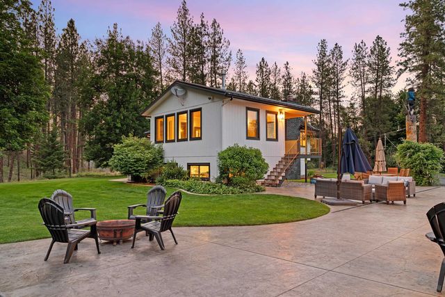 9427 N Riverside Park Dr, Nine Mile Falls, WA 99026