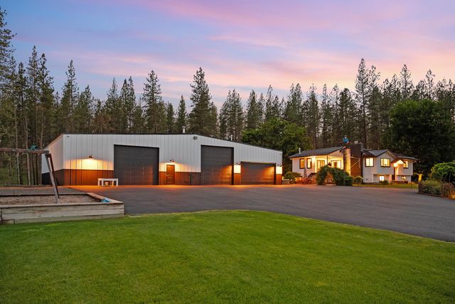9427 N Riverside Park Dr, Nine Mile Falls, WA 99026