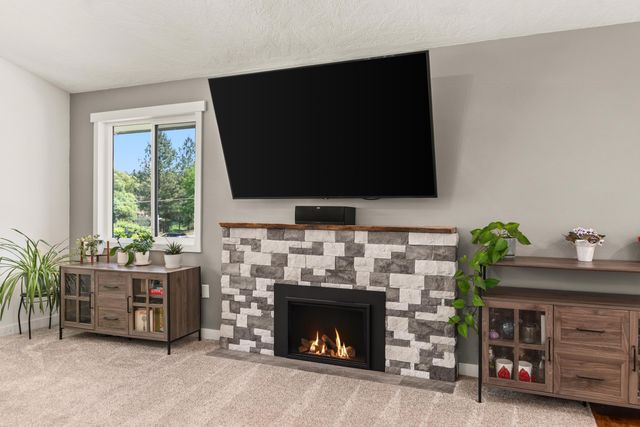 9427 N Riverside Park Dr, Nine Mile Falls, WA 99026
