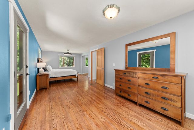 9427 N Riverside Park Dr, Nine Mile Falls, WA 99026