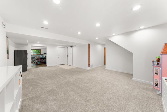 9427 N Riverside Park Dr, Nine Mile Falls, WA 99026