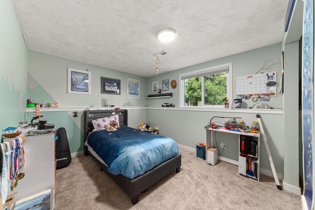 9427 N Riverside Park Dr, Nine Mile Falls, WA 99026