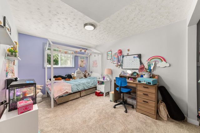 9427 N Riverside Park Dr, Nine Mile Falls, WA 99026