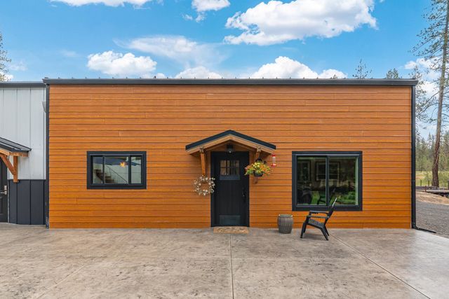 9427 N Riverside Park Dr, Nine Mile Falls, WA 99026