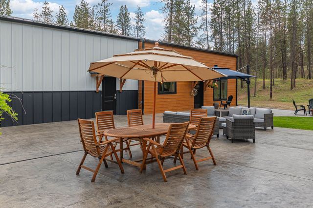 9427 N Riverside Park Dr, Nine Mile Falls, WA 99026
