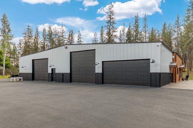 9427 N Riverside Park Dr, Nine Mile Falls, WA 99026