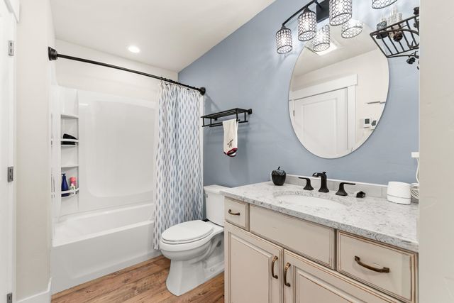 9427 N Riverside Park Dr, Nine Mile Falls, WA 99026