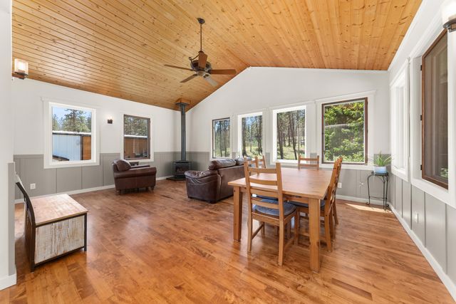 9427 N Riverside Park Dr, Nine Mile Falls, WA 99026